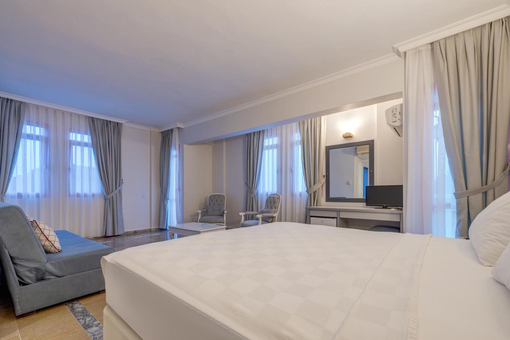 Hanedan Beach Hotel โฟชา ภายนอก รูปภาพ