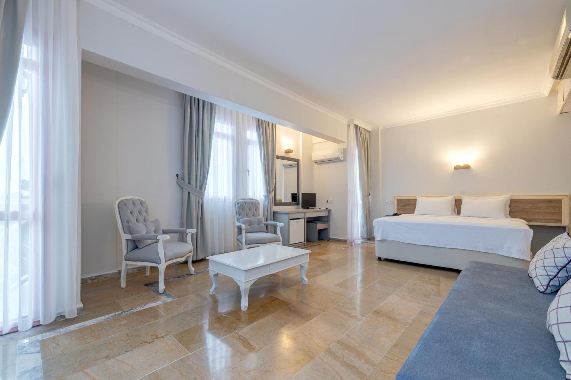 Hanedan Beach Hotel โฟชา ภายนอก รูปภาพ