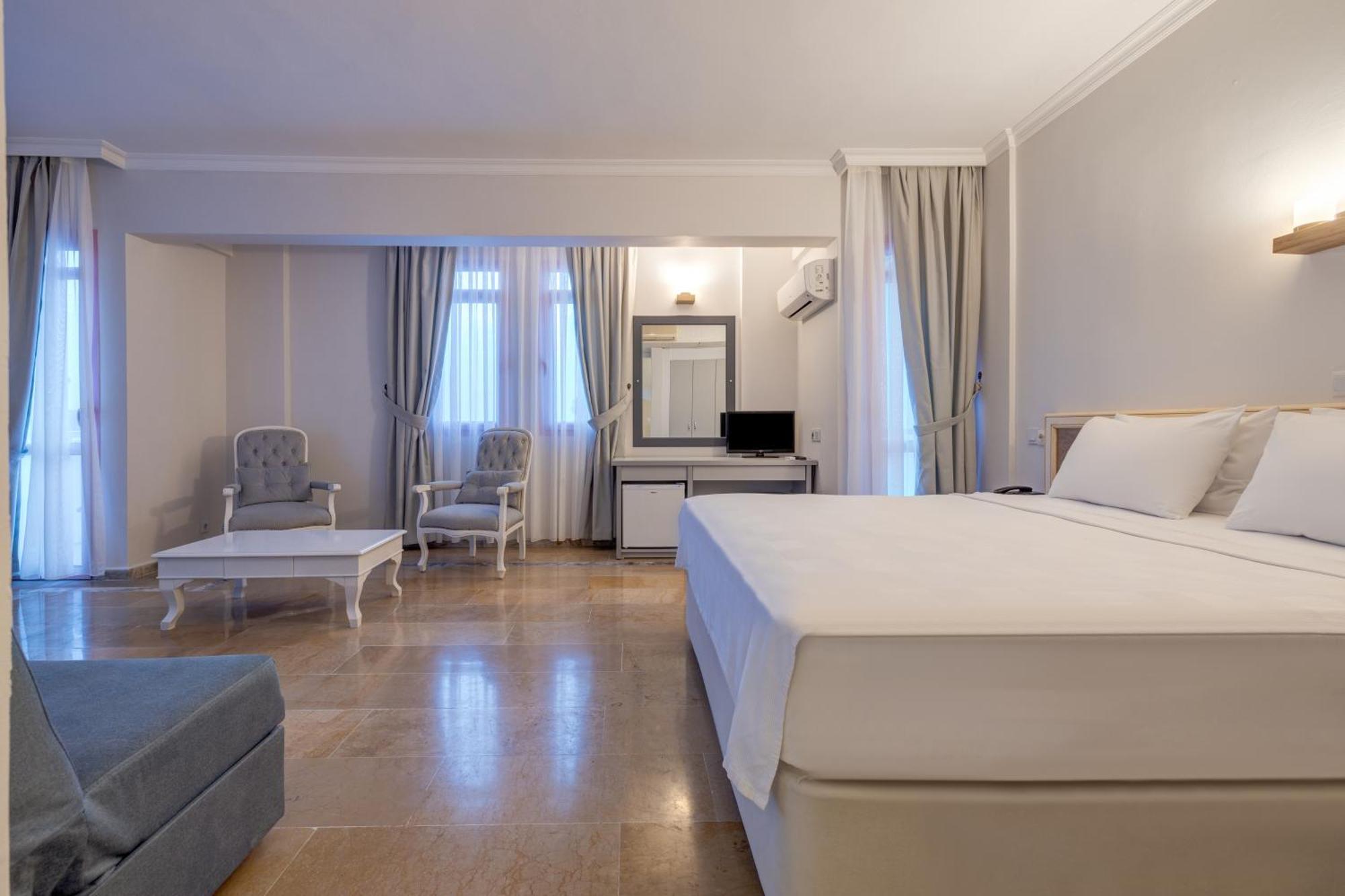 Hanedan Beach Hotel โฟชา ภายนอก รูปภาพ