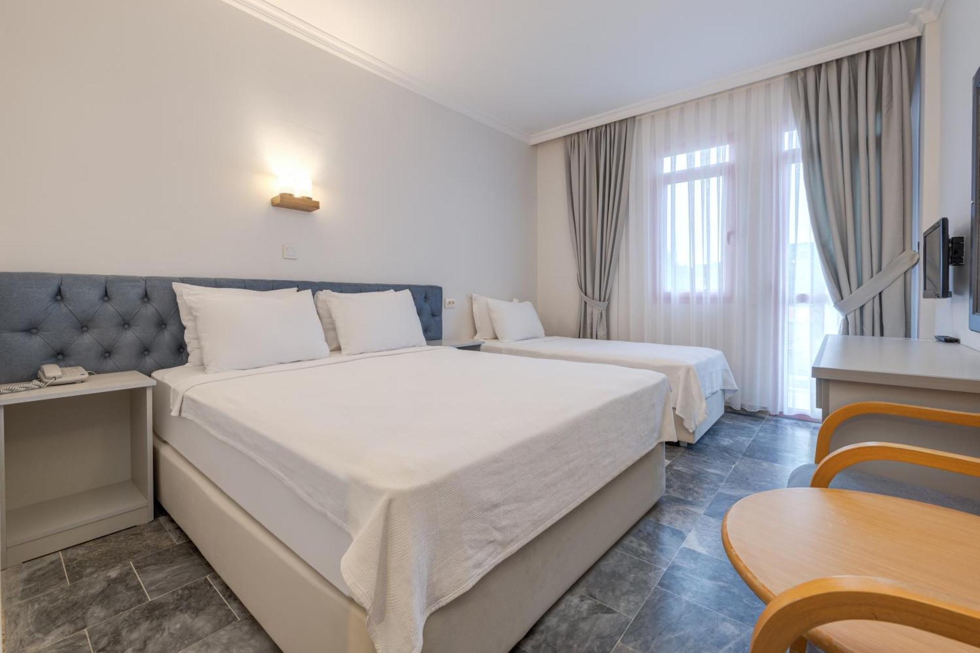 Hanedan Beach Hotel โฟชา ภายนอก รูปภาพ