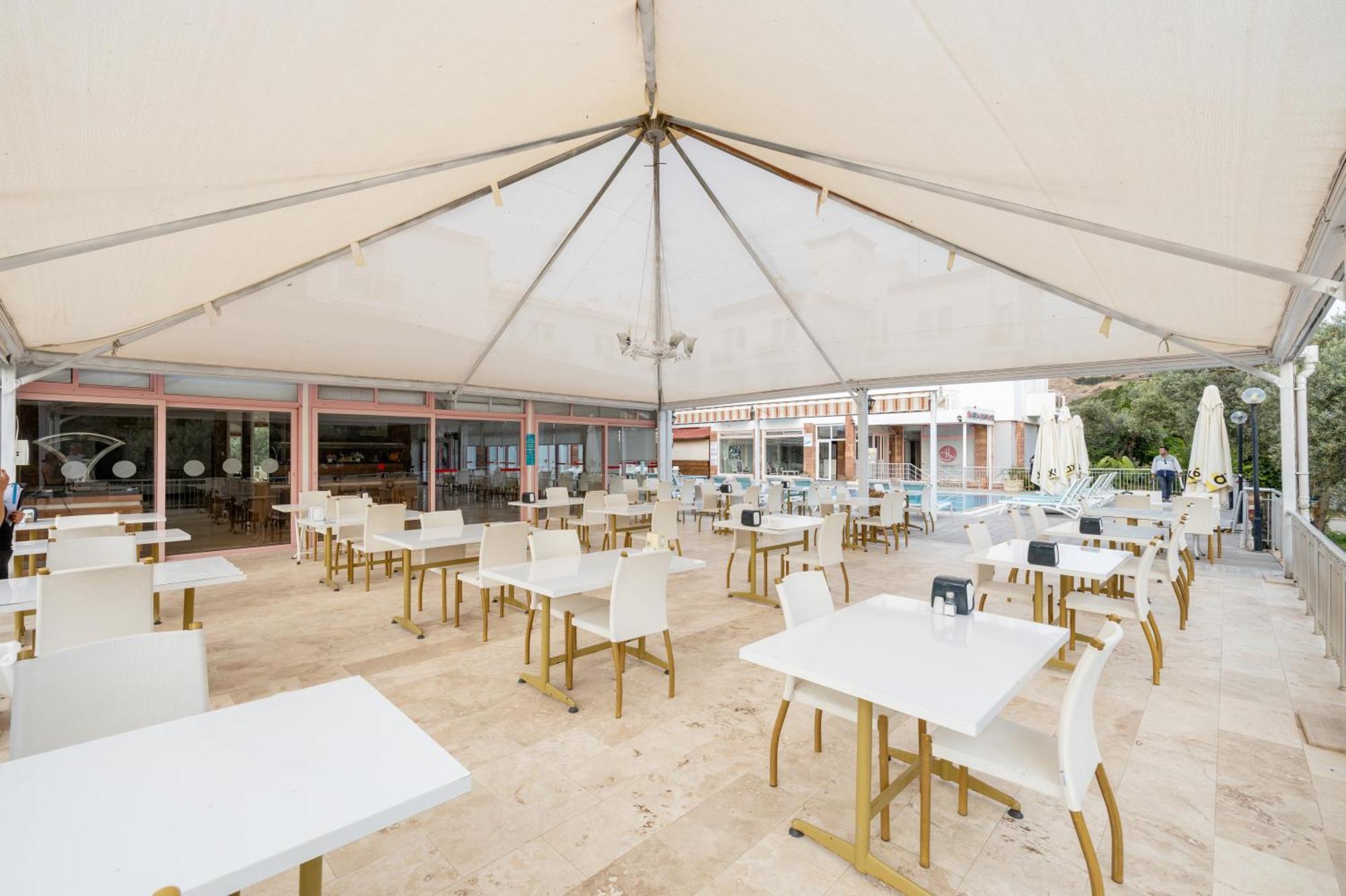 Hanedan Beach Hotel โฟชา ภายนอก รูปภาพ