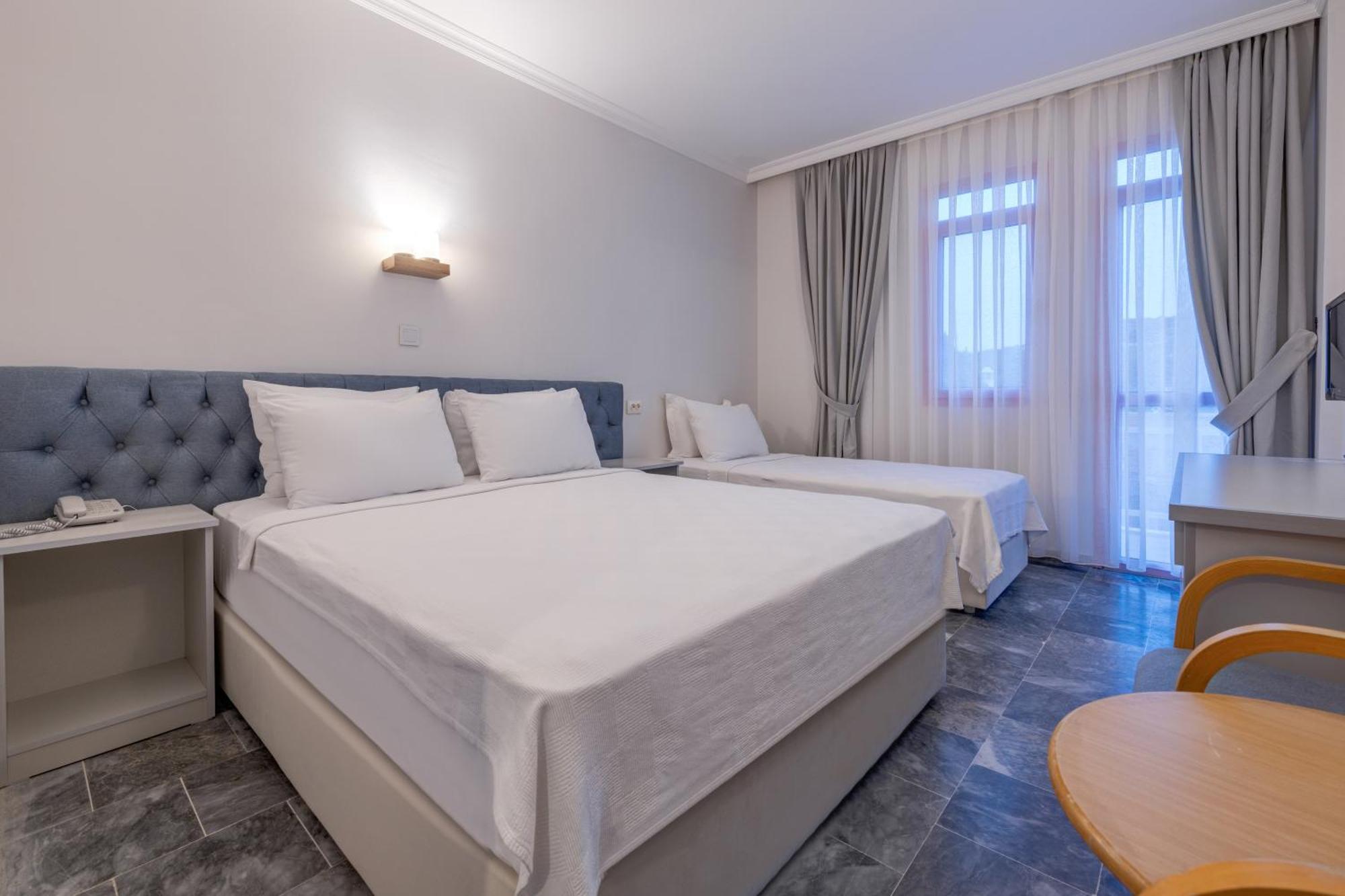 Hanedan Beach Hotel โฟชา ภายนอก รูปภาพ