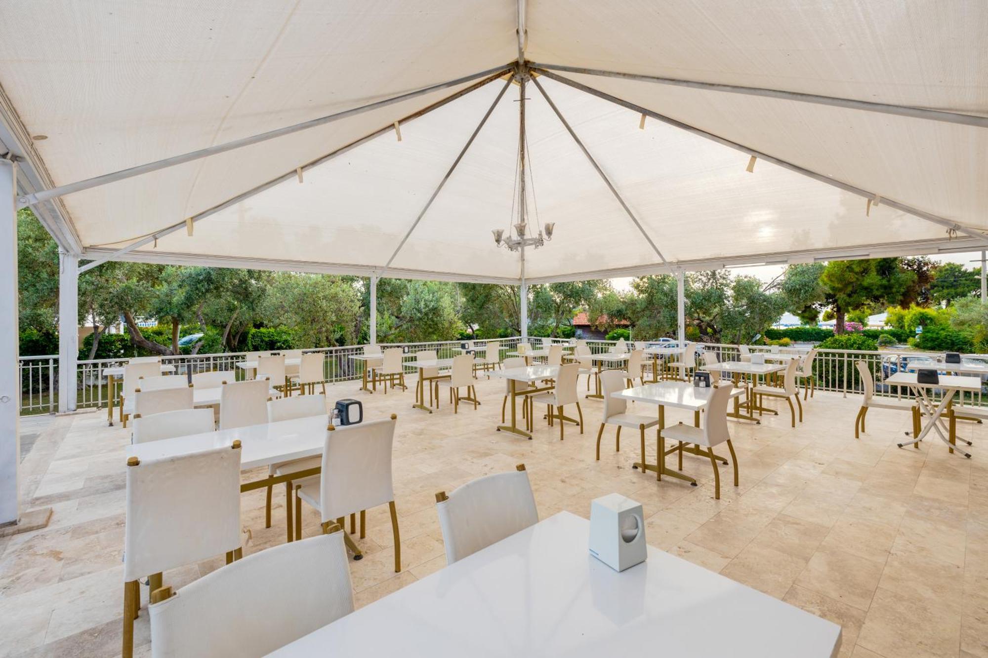Hanedan Beach Hotel โฟชา ภายนอก รูปภาพ