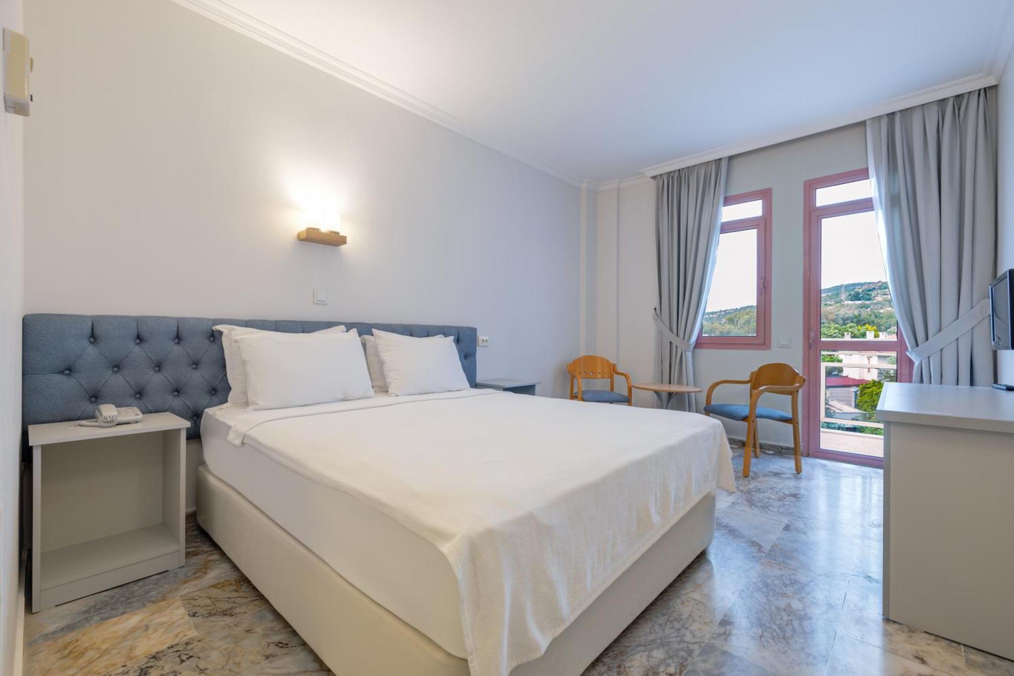 Hanedan Beach Hotel โฟชา ภายนอก รูปภาพ