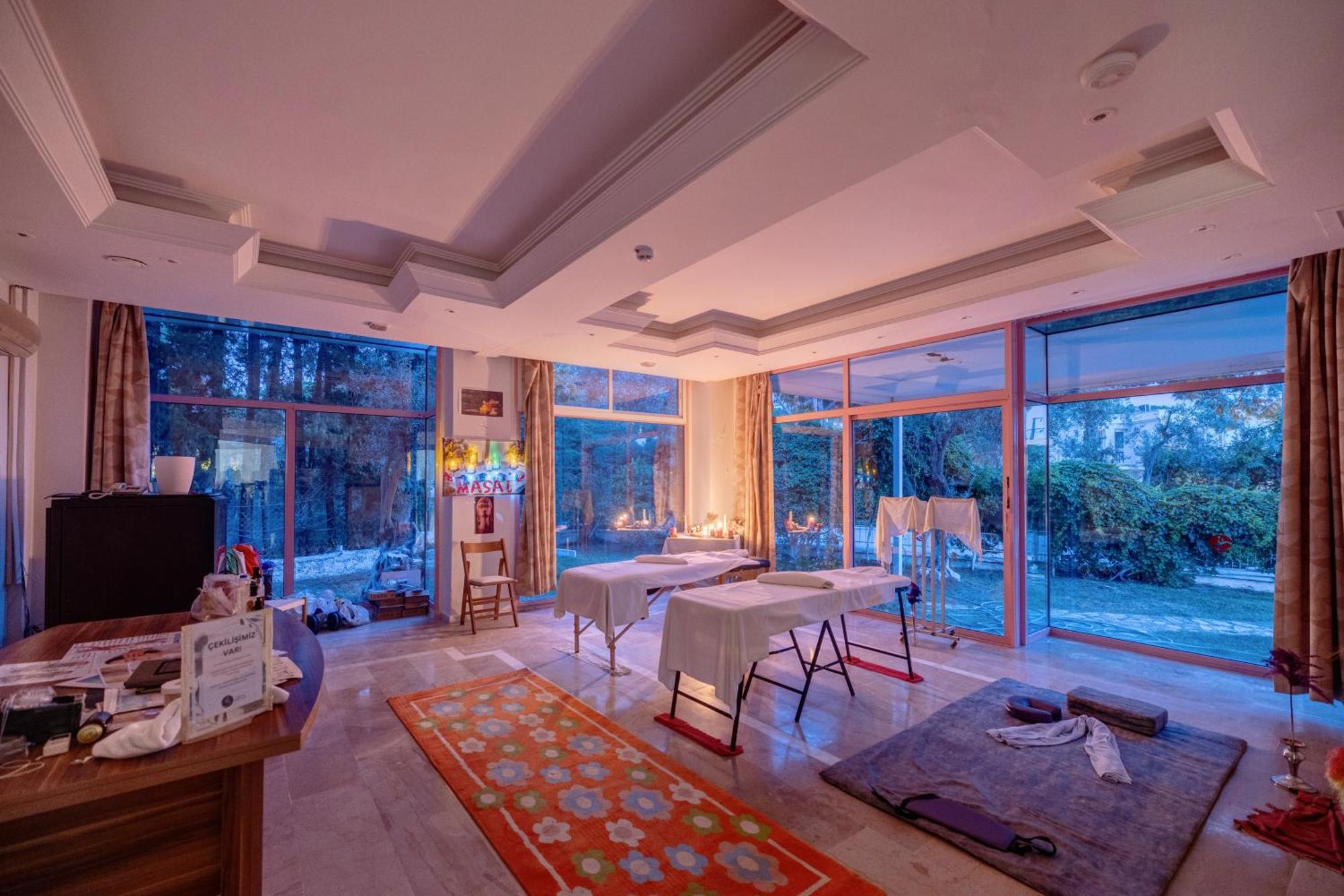 Hanedan Beach Hotel โฟชา ภายนอก รูปภาพ