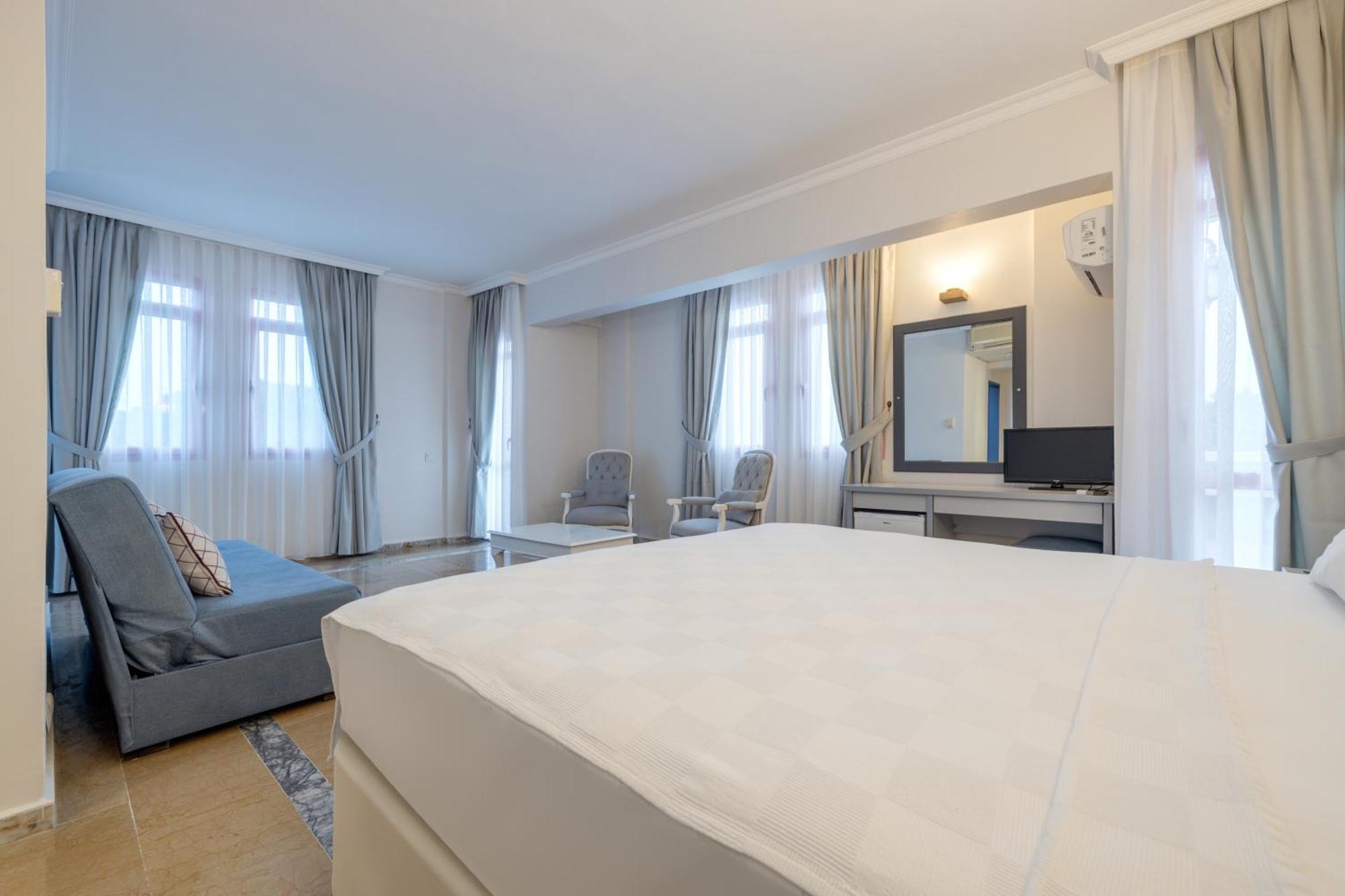 Hanedan Beach Hotel โฟชา ภายนอก รูปภาพ