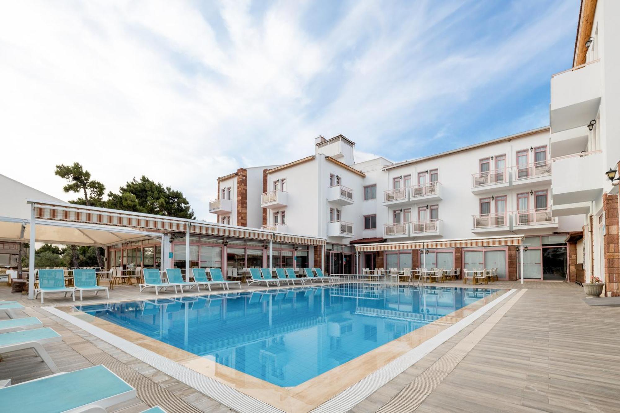 Hanedan Beach Hotel โฟชา ภายนอก รูปภาพ