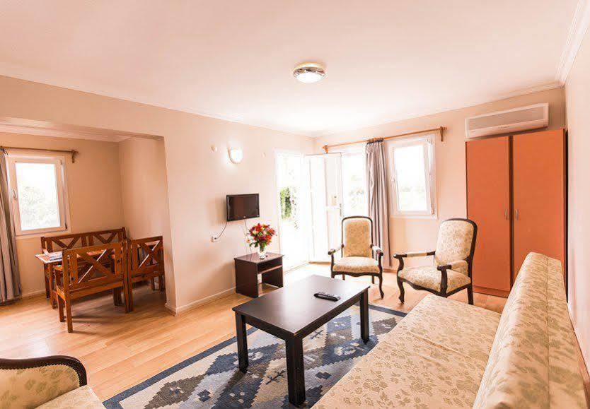 Hanedan Beach Hotel โฟชา ภายนอก รูปภาพ